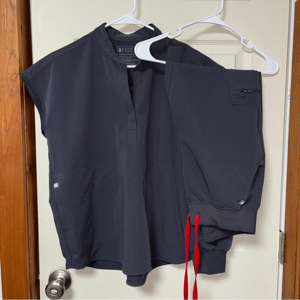 Figs Charcoal Grey Scrub Set